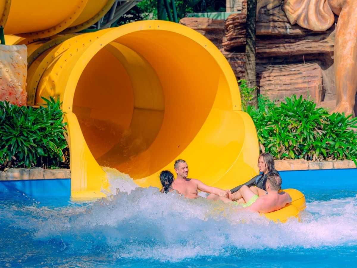 Kết hợp vui chơi thỏa thích tại công viên nước Aquatopia