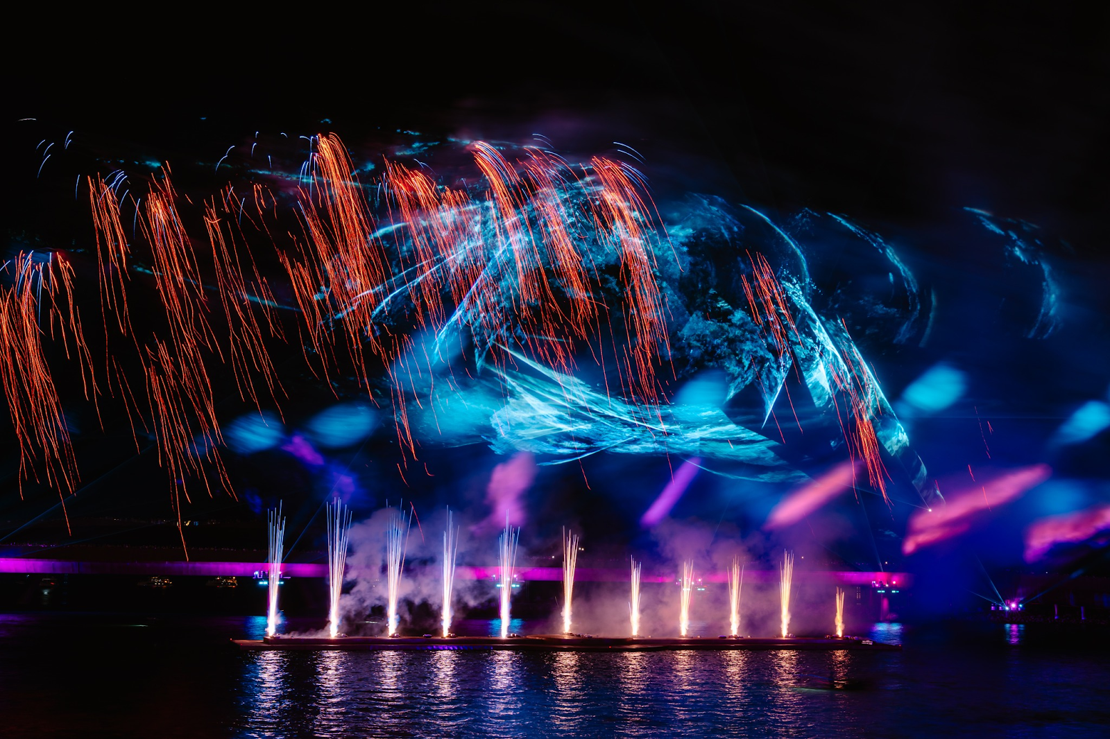 Mãn nhãn với màn trình diễn ấn tượng trong show diễn Bản giao hưởng đại dương