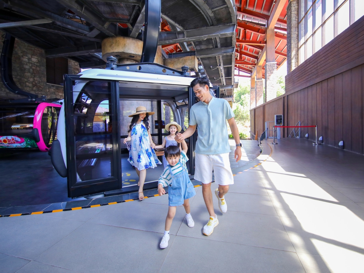 Du khách có thể mua vé cáp treo Hòn Thơm theo hình thức online hoặc trực tiếp tại nhà ga