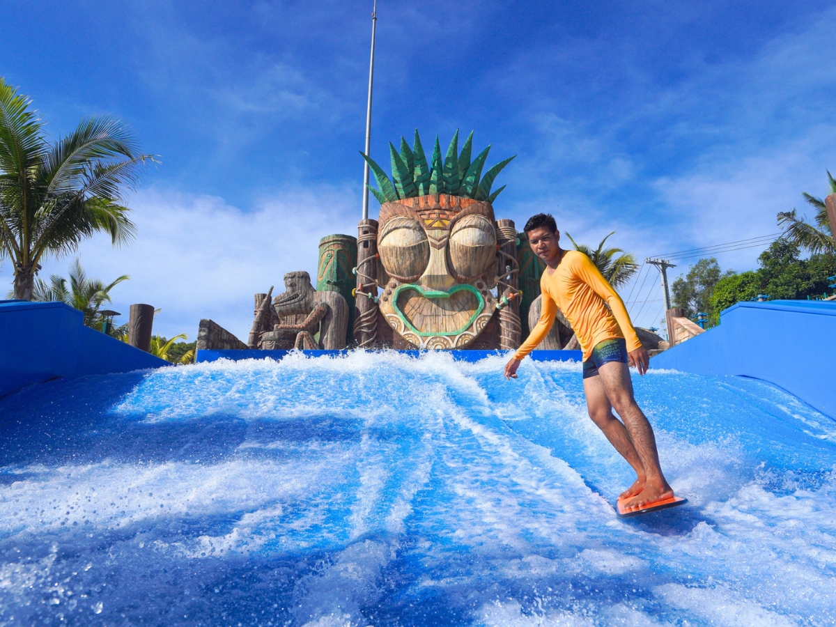 Chuẩn bị đồ bơi để có thể thoải mái vui chơi tại công viên nước Aquatopia