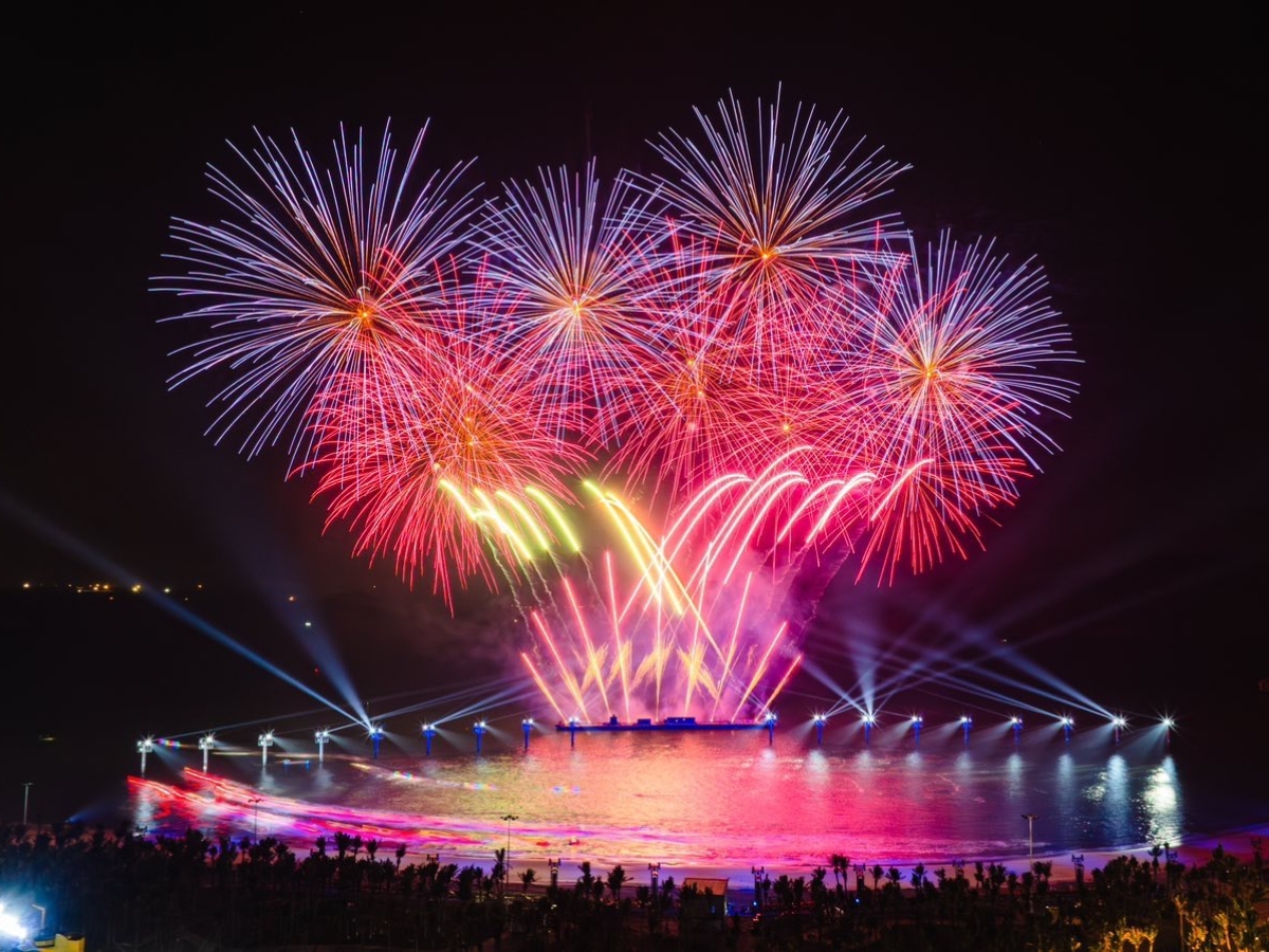 Thưởng thức những màn trình diễn nghệ thuật hoành tráng