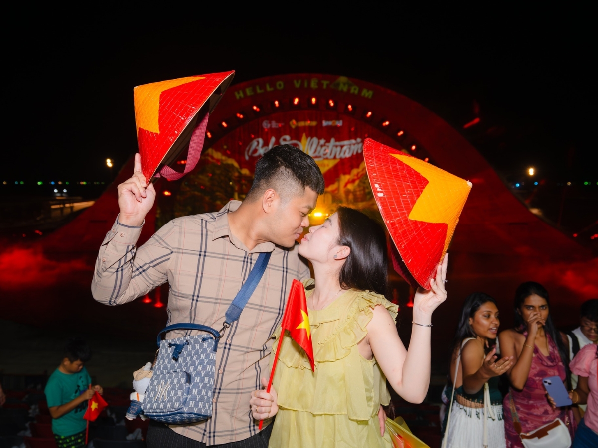 Buổi tối là thời điểm lý tưởng để thưởng thức những show diễn nghệ thuật hoành tráng