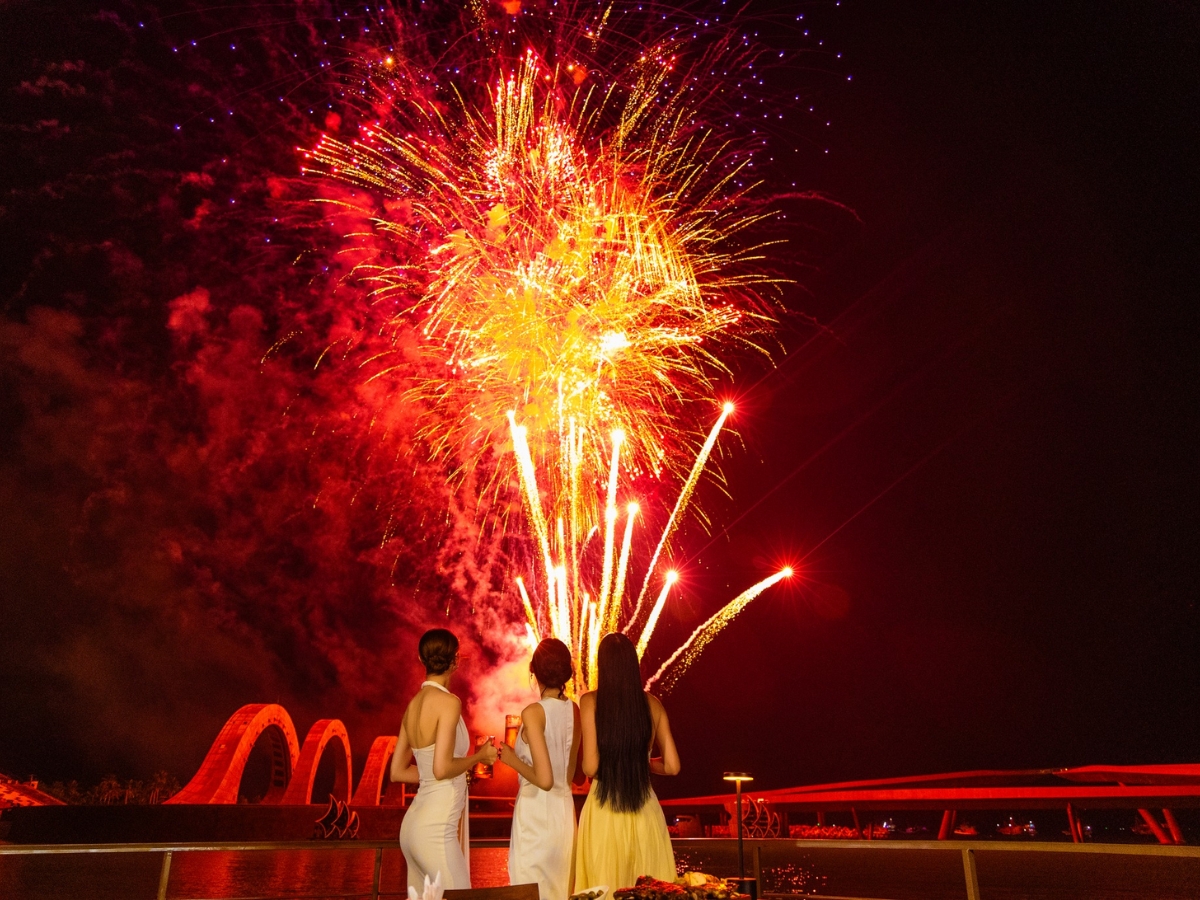 Thị trấn Hoàng Hôn là địa điểm du khách có thể xem pháo hoa suốt 365 ngày/năm