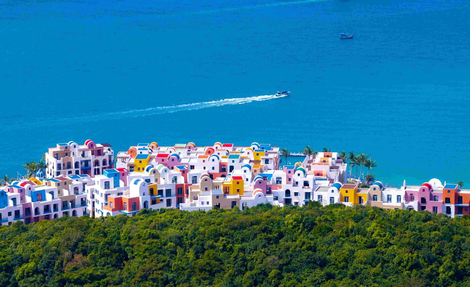 Santo Port tạo dựng một phiên bản nhiệt đới hơn, rực rỡ hơn của Santorini