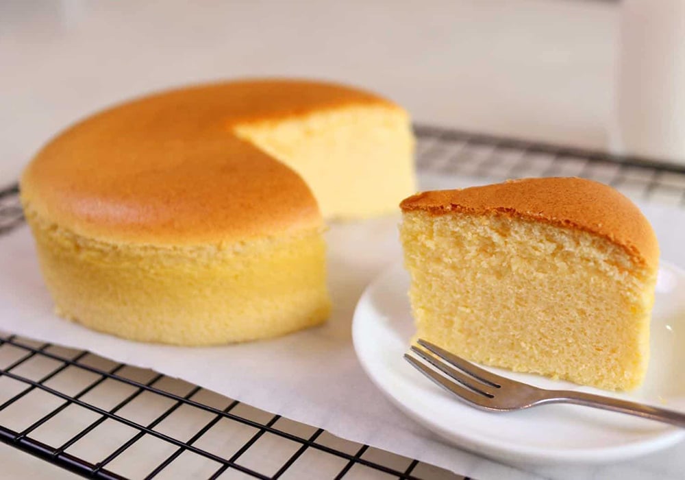 Những miếng bánh bông lan ẩm mịn của GiGi Bakery