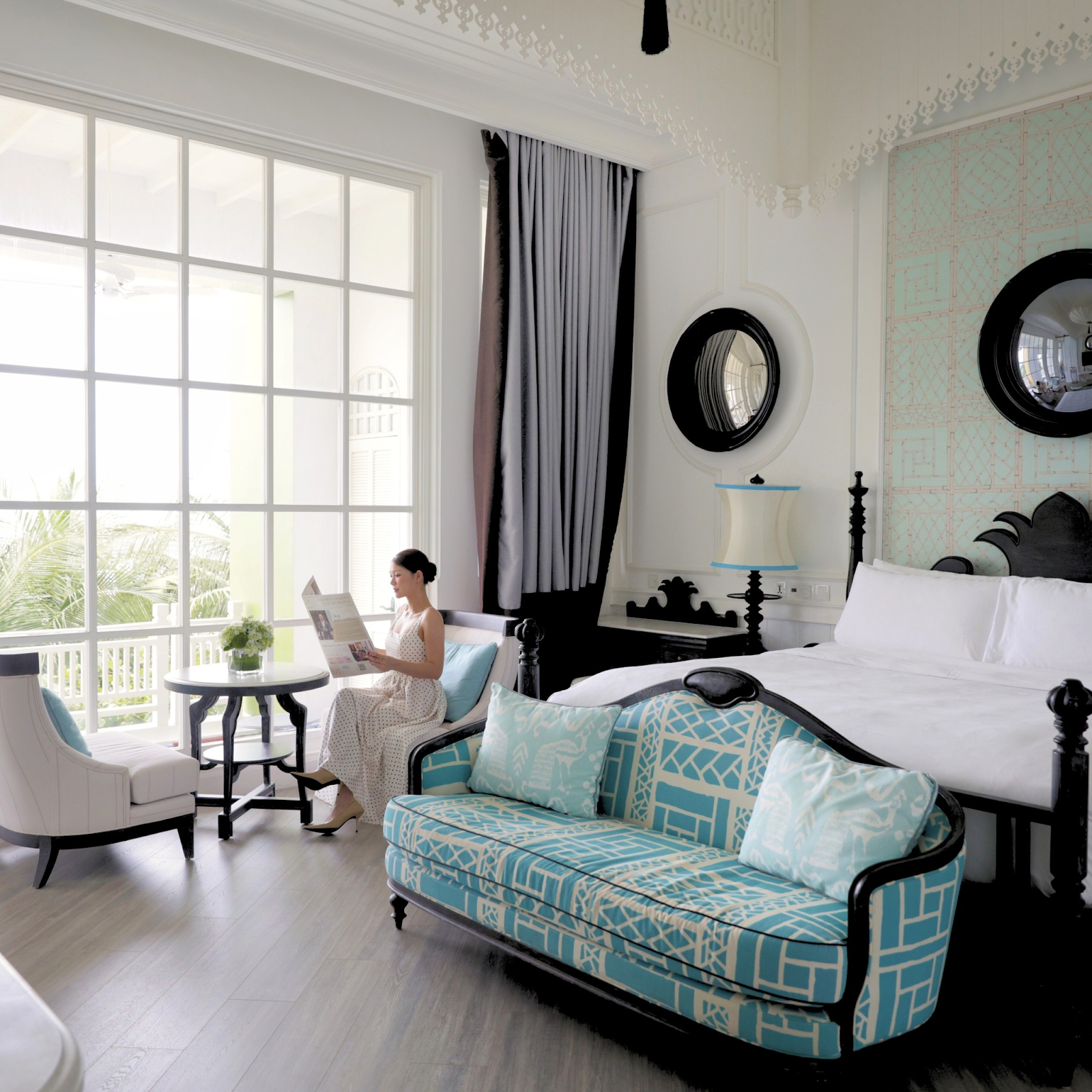 Du khách thư giãn tại phòng Turquoise Suite