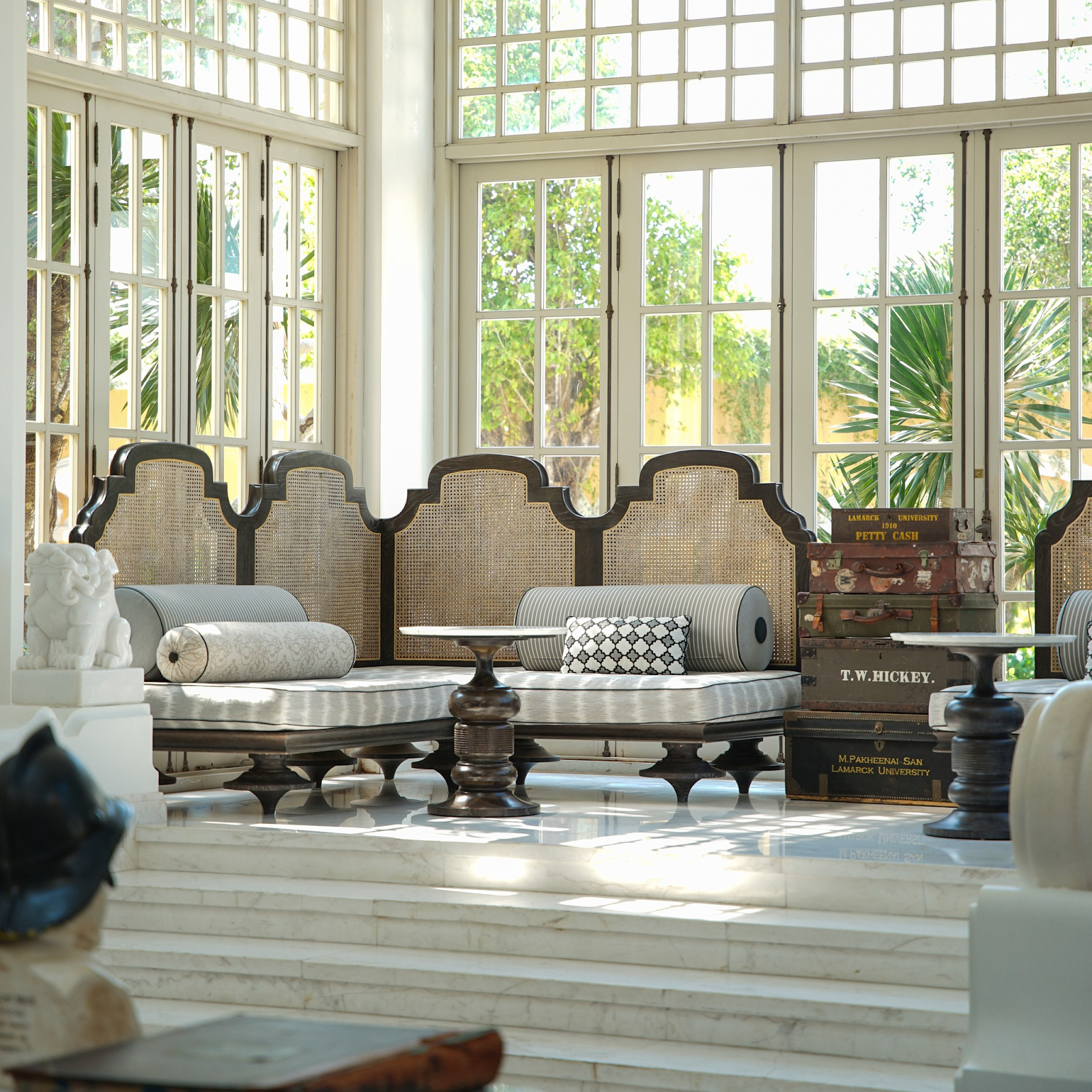 Mỗi góc của khu nghỉ dưỡng đều được trang trí bằng những tác phẩm nghệ thuật độc đáo