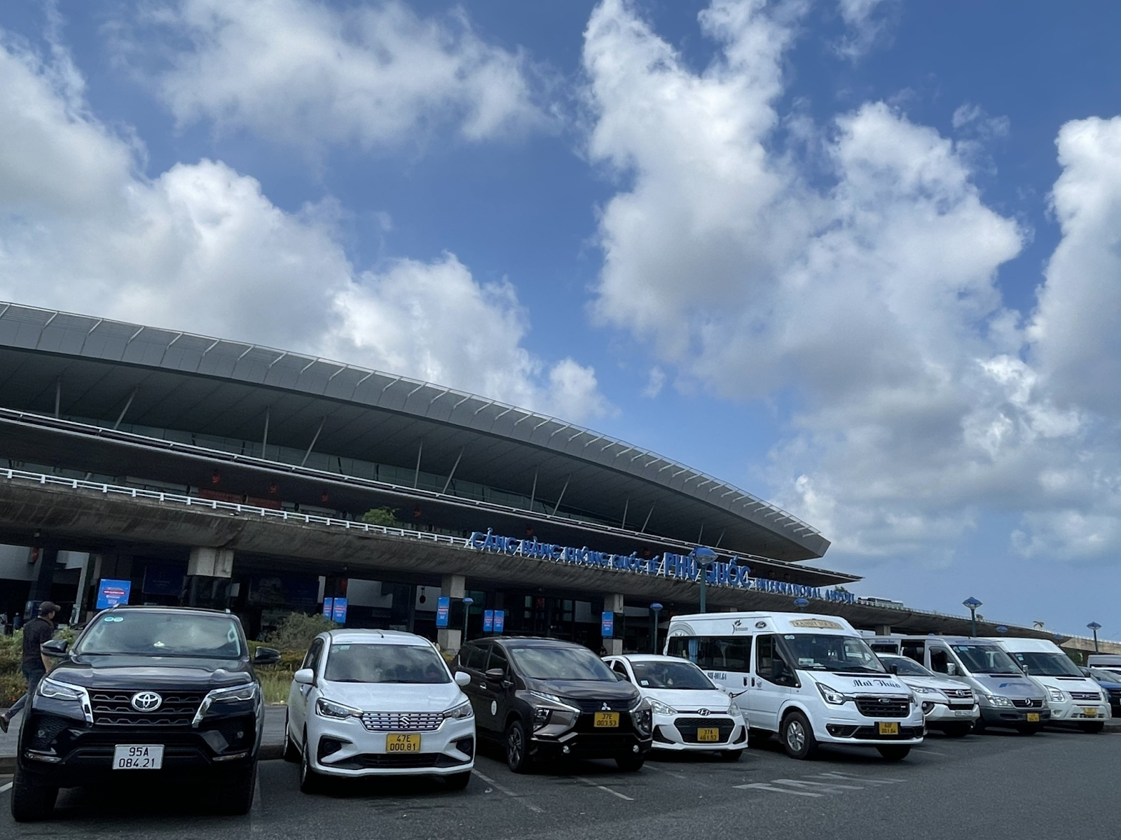 Taxi sân bay là lựa chọn di chuyển đến khu nghỉ dưỡng nhanh chóng, tiện nghi