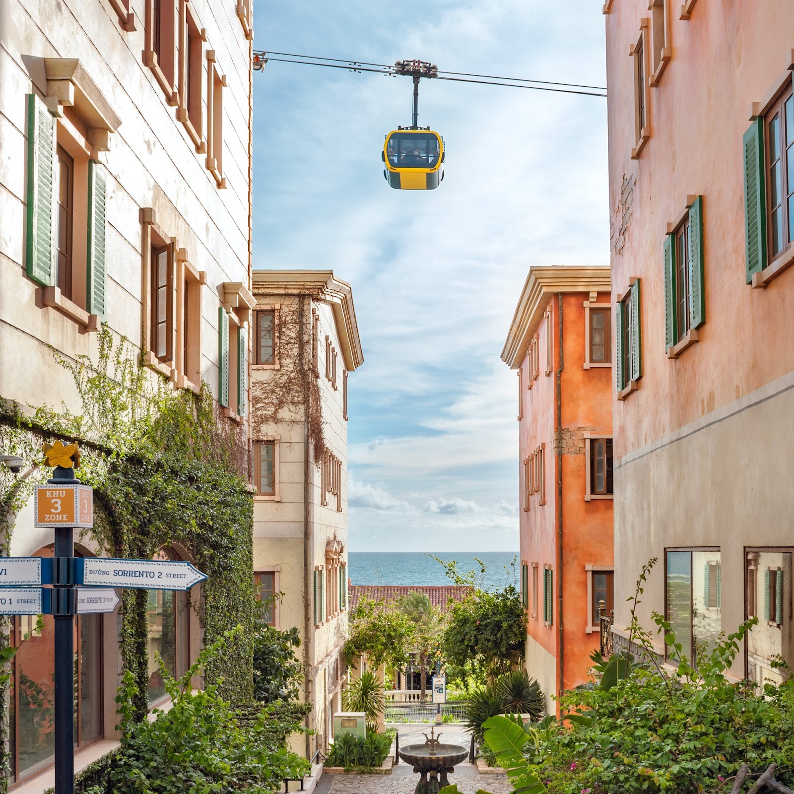 Du khách nên đặt phòng sớm từ 2 đến 3 tuần để chọn được hạng phòng phù hợp với nhu cầu