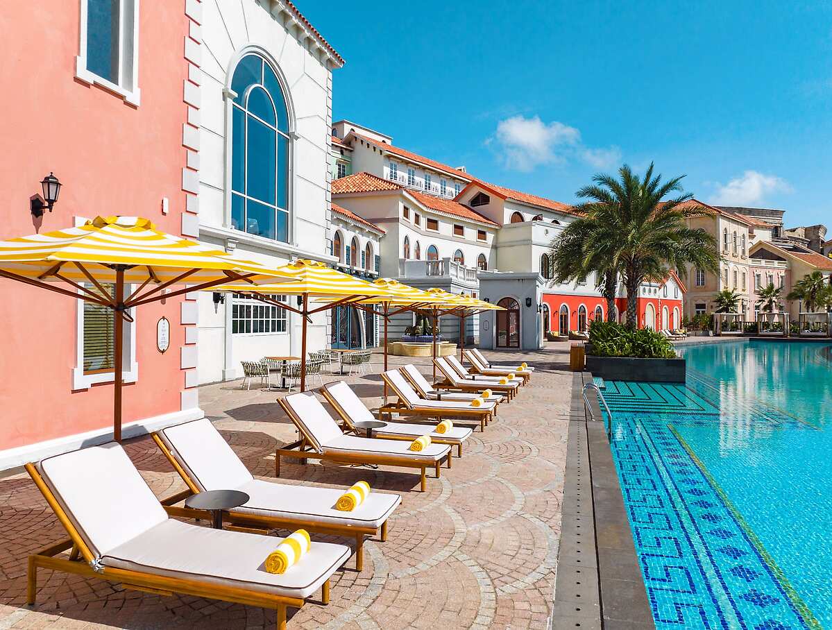 Phong cách thiết kế của khách sạn mang hơi thở Địa Trung Hải