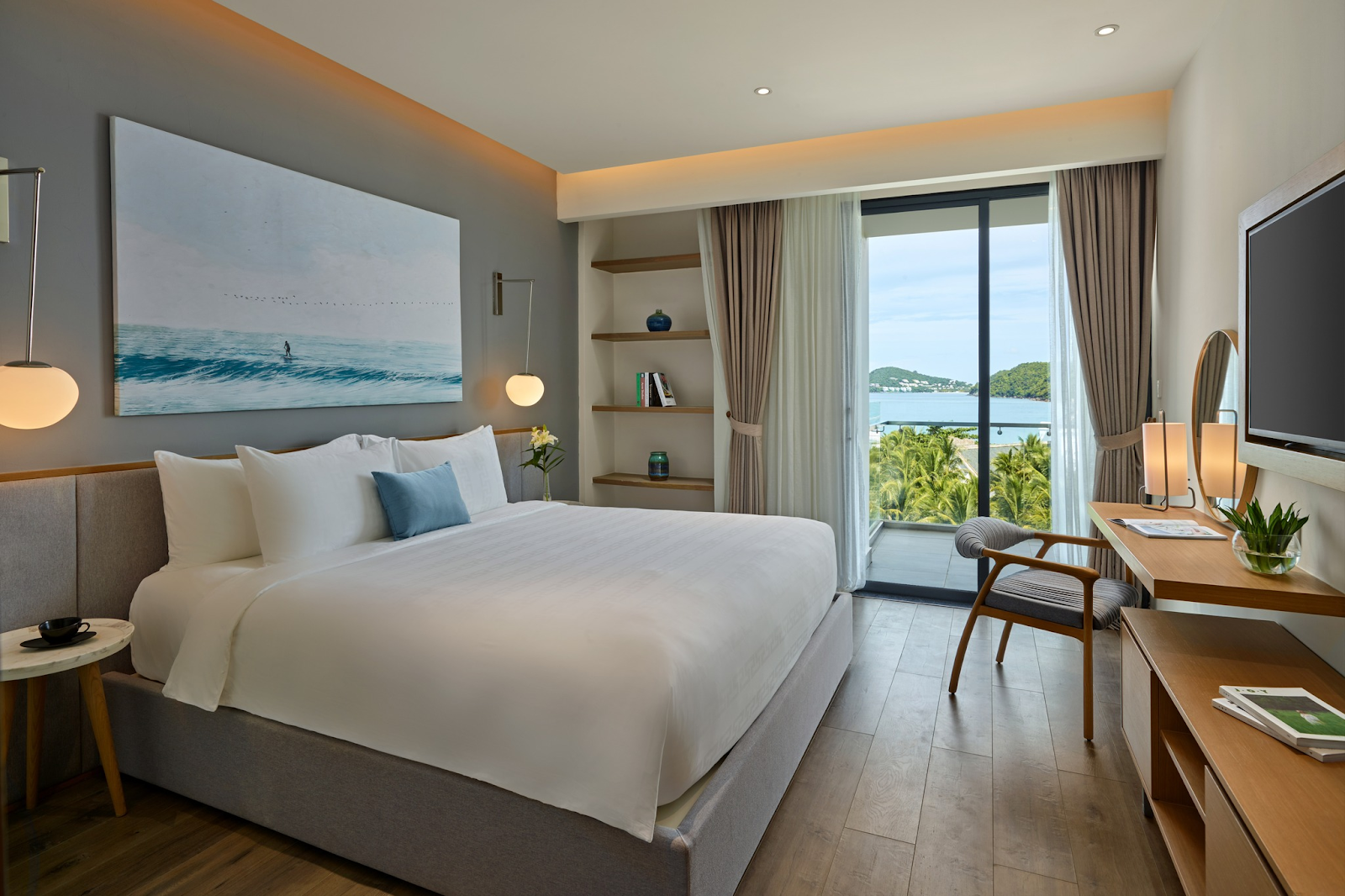 Phòng ngủ sang trọng, tiện nghi tại Premier Residences Phu Quoc Emerald Bay
