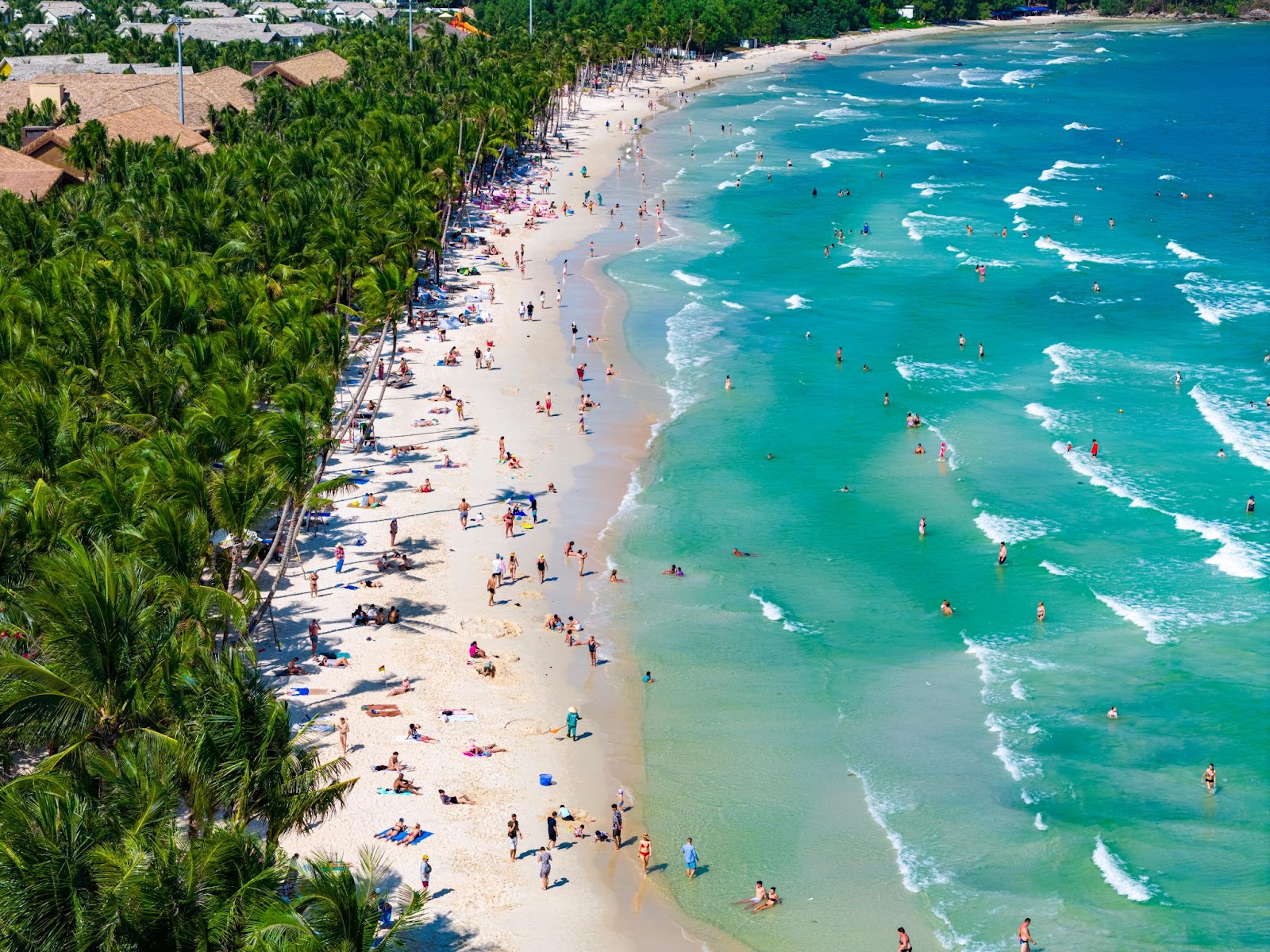 Vẻ đẹp thiên nhiên Phú Quốc trước hết đến từ những bãi biển đẹp nhất hành tinh như Bãi Kem