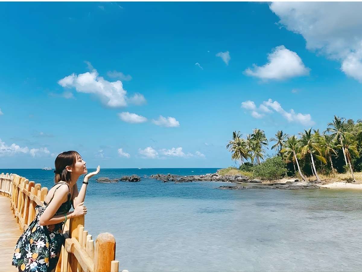 Trong dịp lễ mùng 10/3, nhu cầu du lịch tại Phú Quốc tăng lên đáng kể do nhiều du khách mong muốn tận hưởng kỳ nghỉ