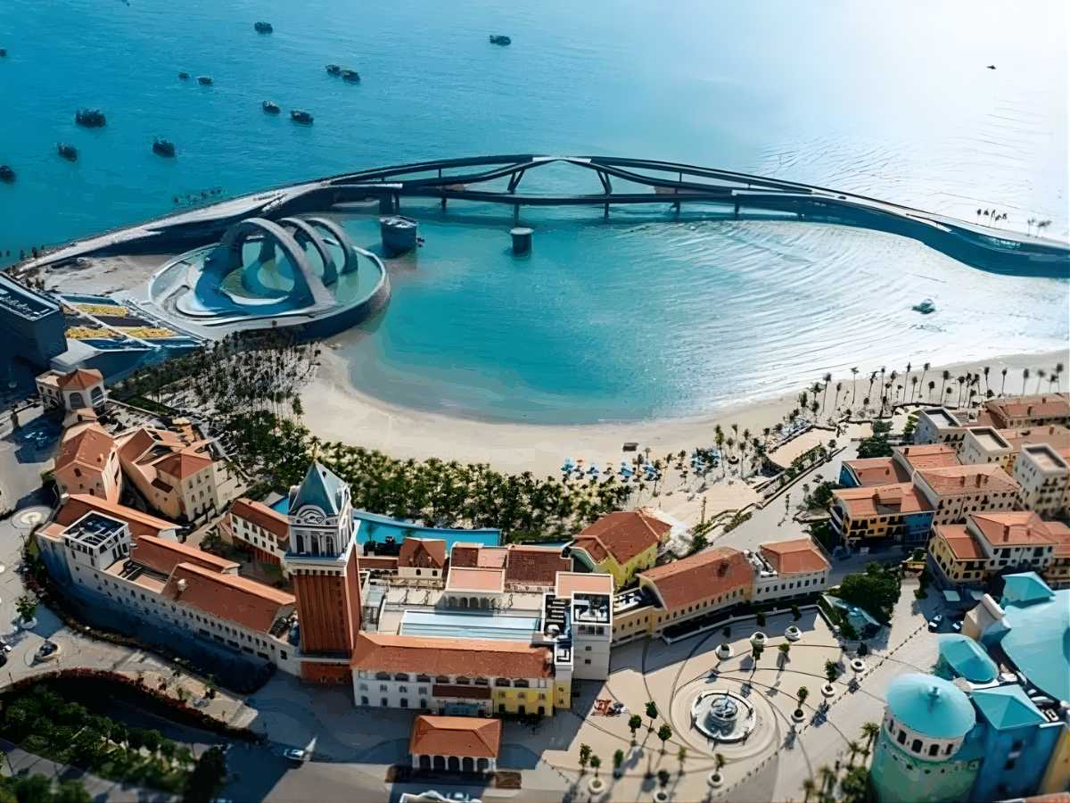 Sun World Hon Thom là tổ hợp vui chơi giải trí lớn tại Nam đảo, nổi bật với hành trình cáp treo vượt biển