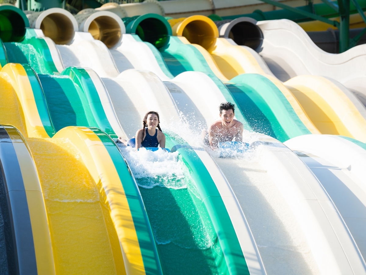 Du khách thỏa thích vui chơi tại Sun World Hon Thom