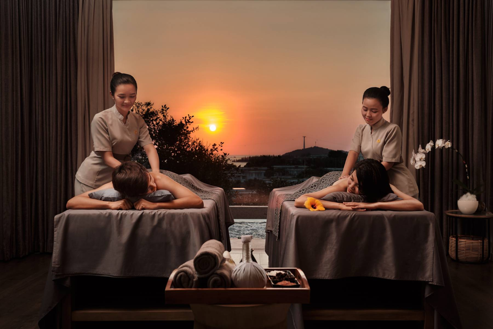 Tận hưởng liệu trình thư giãn với view hoàng hôn Plumeria Spa (Ảnh: Sưu tầm)