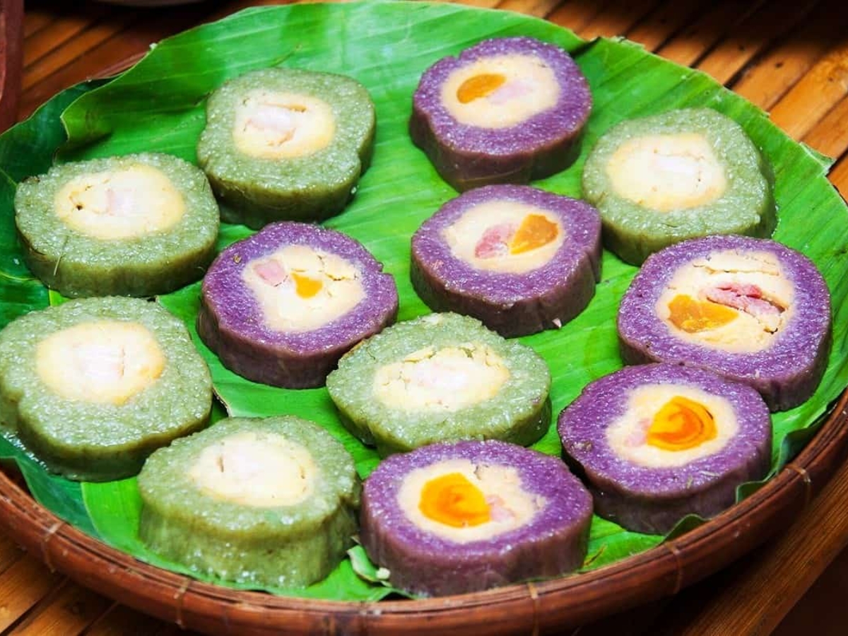 Thưởng thức bánh tét mật cật - Đặc sản Phú Quốc