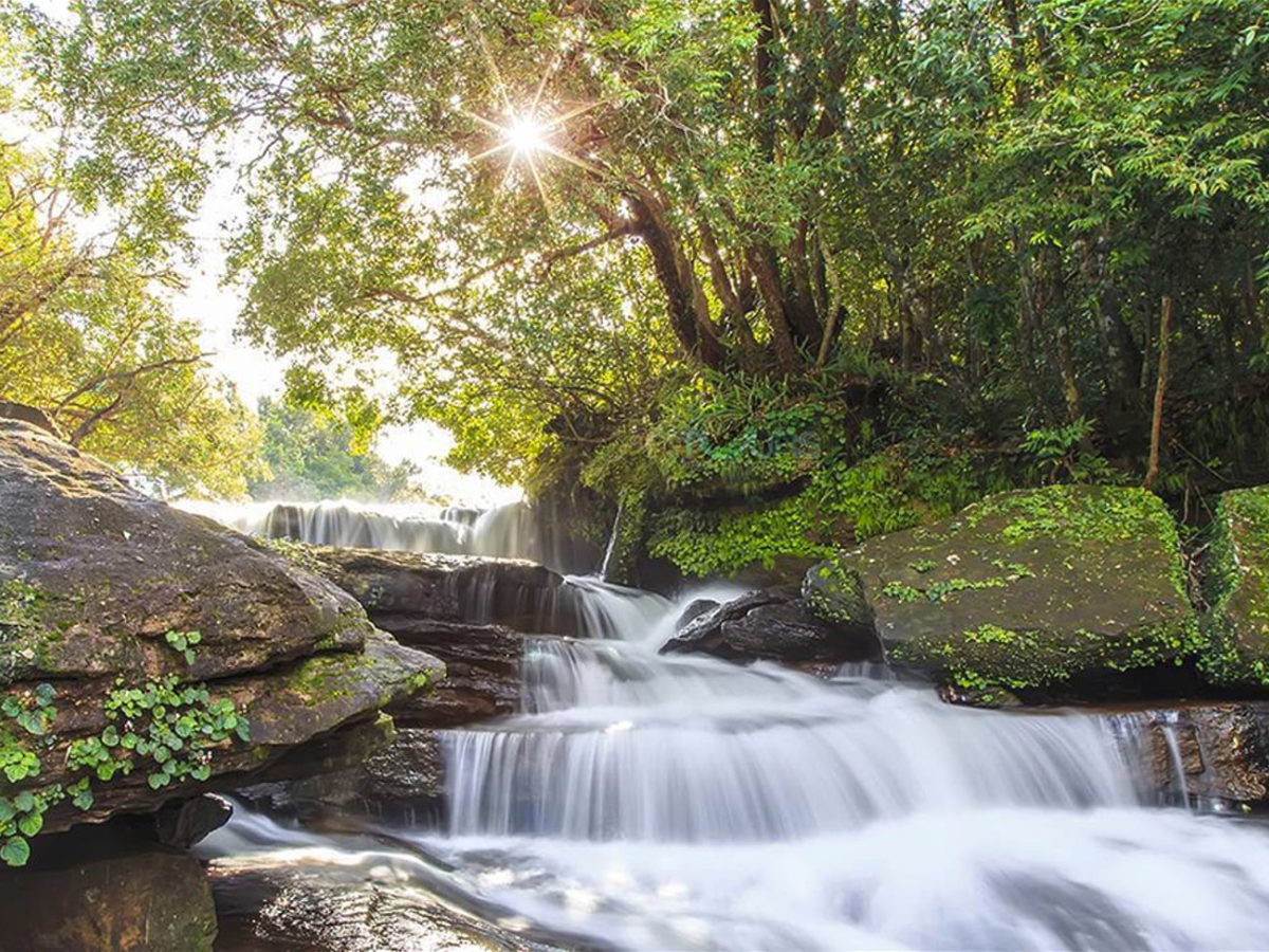 Thời tiết Phú Quốc tháng 7 mát mẻ, dễ chịu, thường có những cơn mưa rào vào buổi chiều hoặc tối