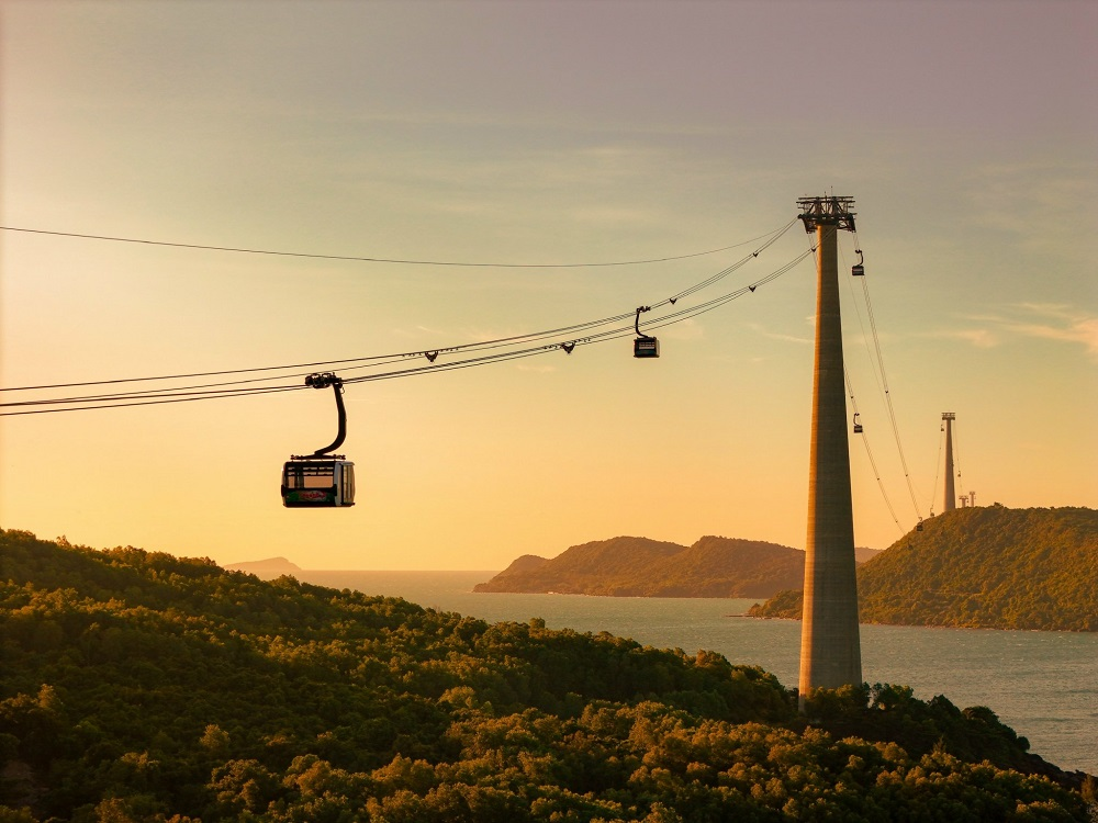 Hành trình vượt biển ngoạn mục của cáp treo Hòn Thơm