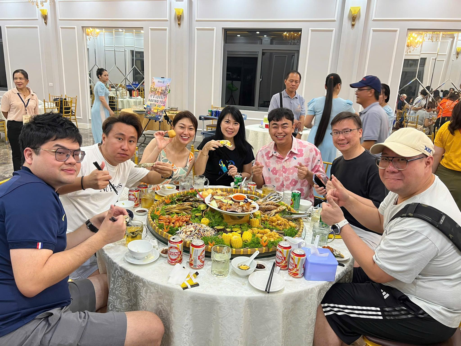 Du khách thưởng thức bữa tối ngon miệng tại nhà hàng Ngự Uyển Phú Quốc