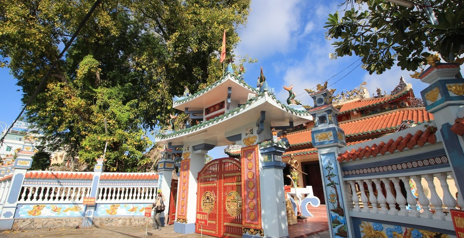 Không gian trang nghiêm và yên tĩnh tại đền thờ Nguyễn Trung Trực