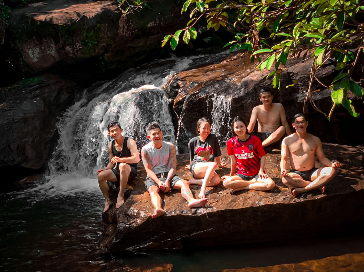 Hành trình khám phá suối Tiên sẽ trọn vẹn hơn khi bạn đi cùng bạn bè