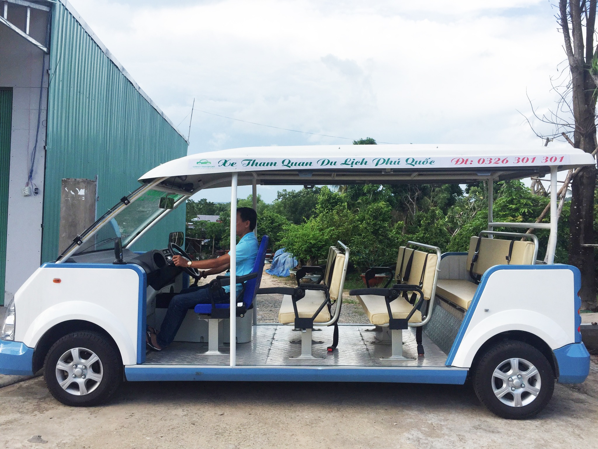 Tùy theo nhu cầu và số lượng thành viên mà du khách có thể lựa chọn loại xe điện phù hợp