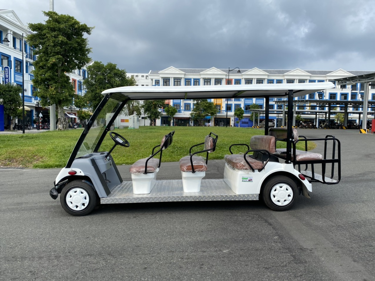 Xe điện là phương tiện di chuyển nhanh chóng, tiết kiệm tại đảo Ngọc