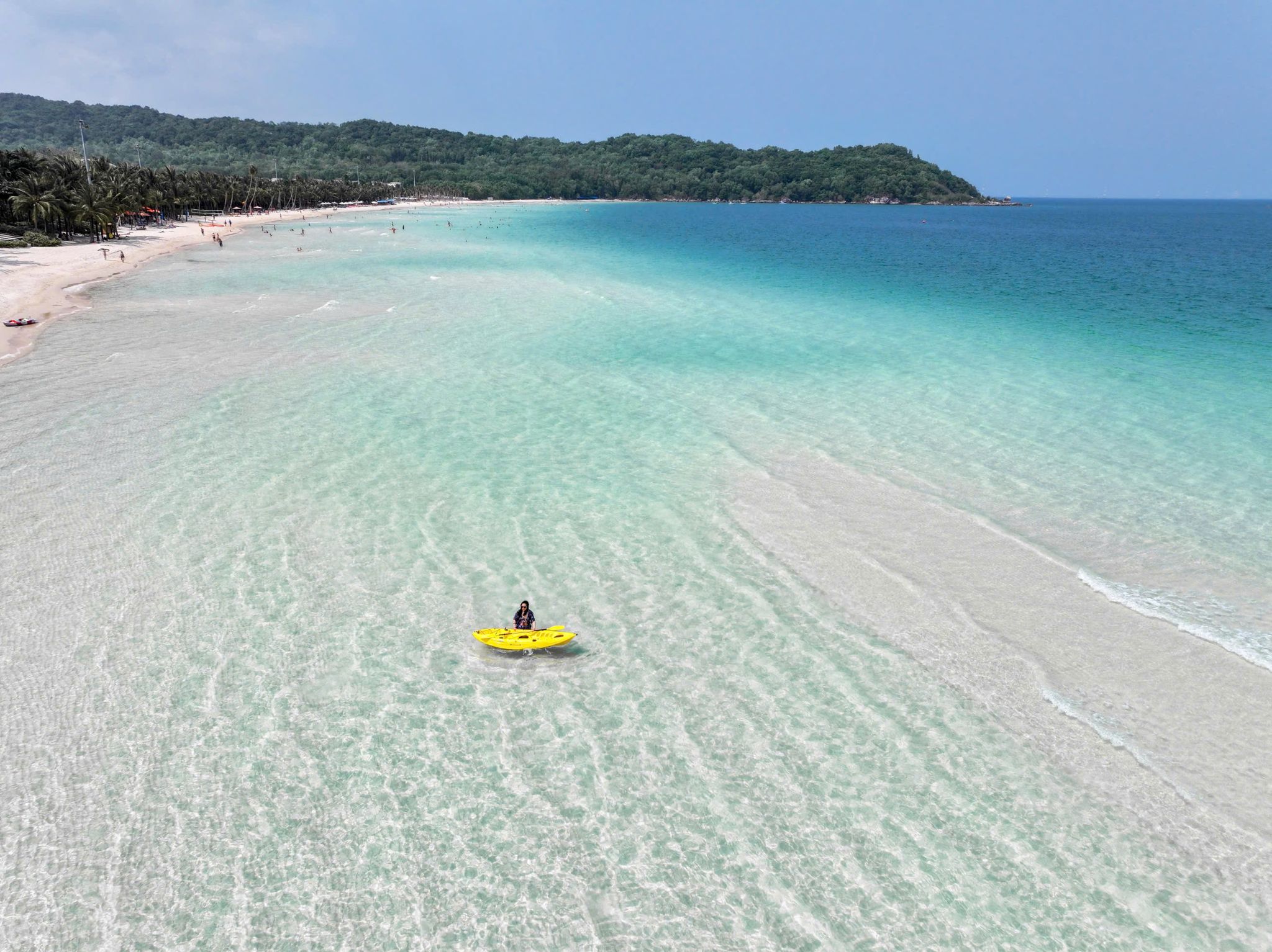 Bãi biển Phú Quốc trải dài hơn 150 km với nhiều cảnh quan đa dạng. (Ảnh: Sưu tầm)