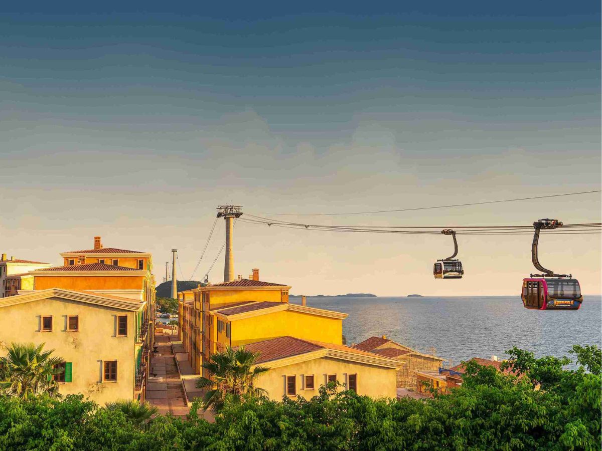 Cáp treo Hòn Thơm mở ra tầm nhìn toàn cảnh biển đảo Phú Quốc từ trên cao