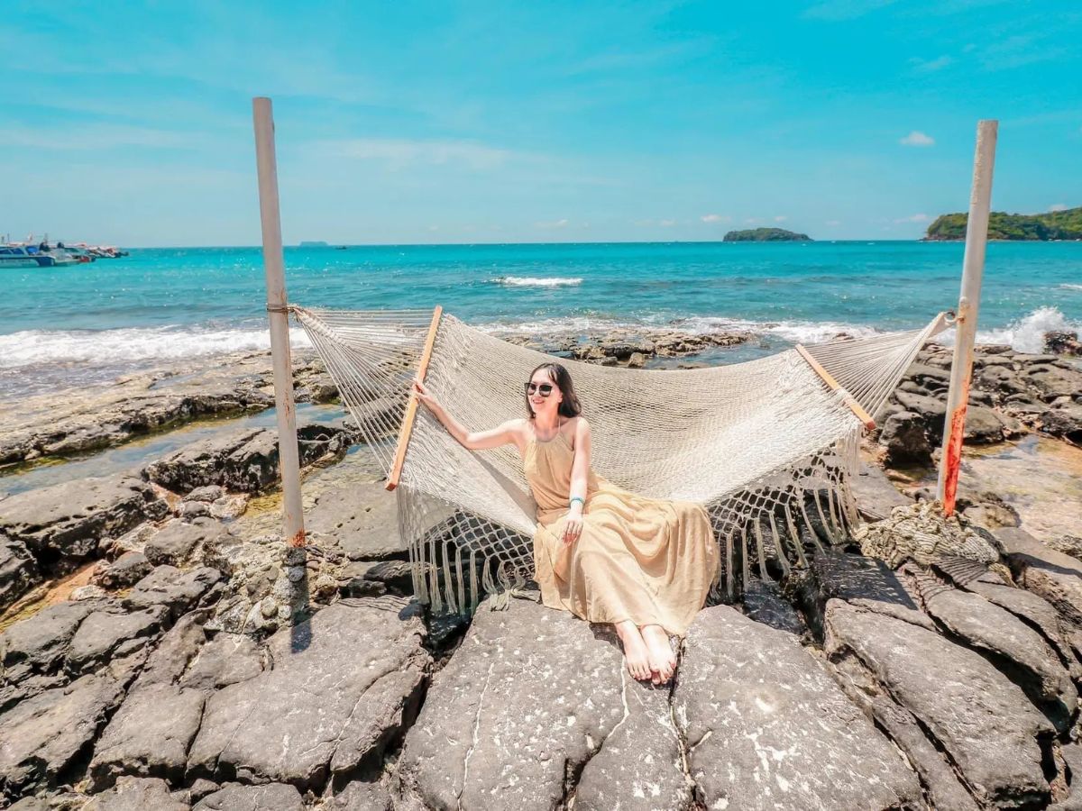 Biển xanh trong vắt mang đến cảm giác thư giãn ngay từ ánh nhìn đầu tiên