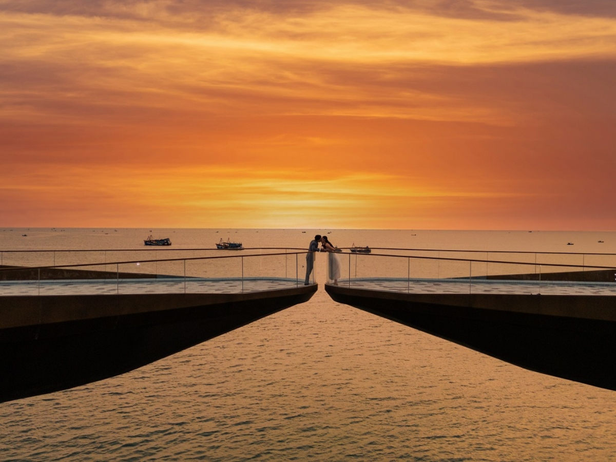 Khung cảnh lãng mạn tại Cầu Hôn