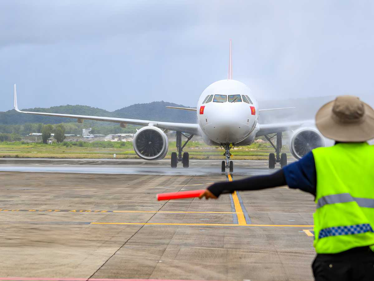 Di chuyển đến Phú Quốc bằng hãng hàng không Sun PhuQuoc Airways.