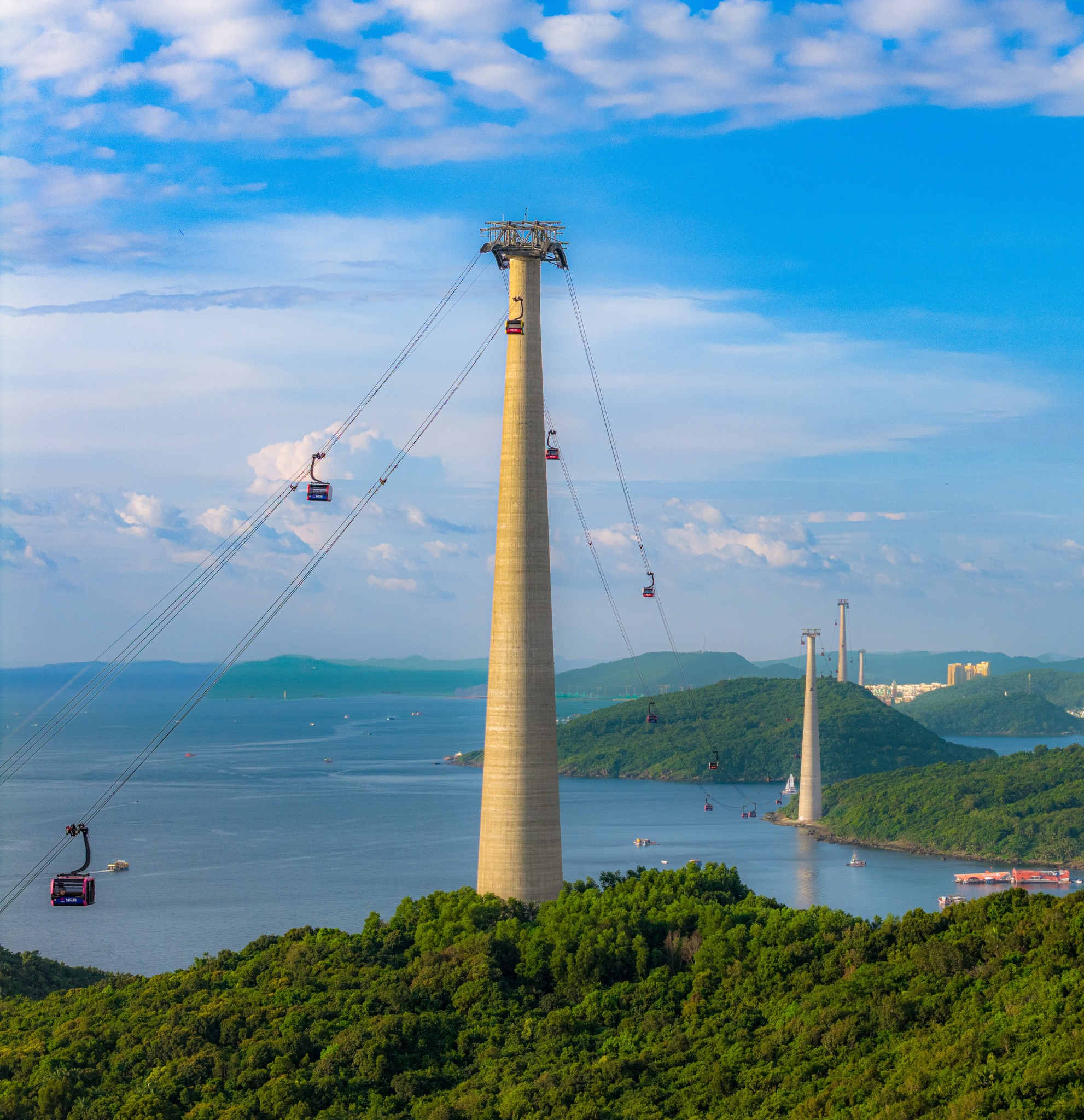 Vẻ đẹp thiên nhiên mây trời Phú Quốc khiến ai cũng phải say đắm.