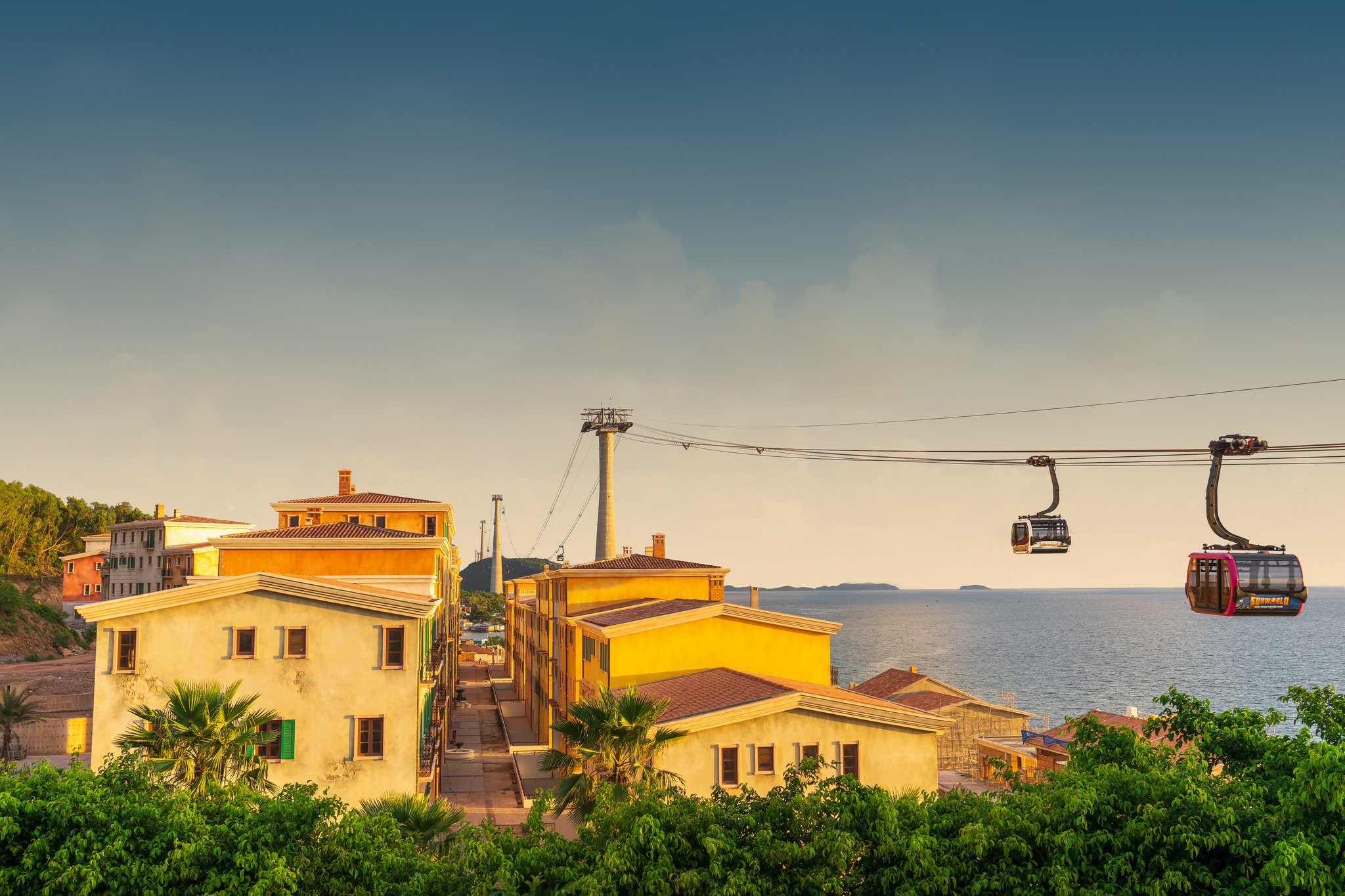 Ai cũng nên thử trải nghiệm cáp treo Hòn Thơm.