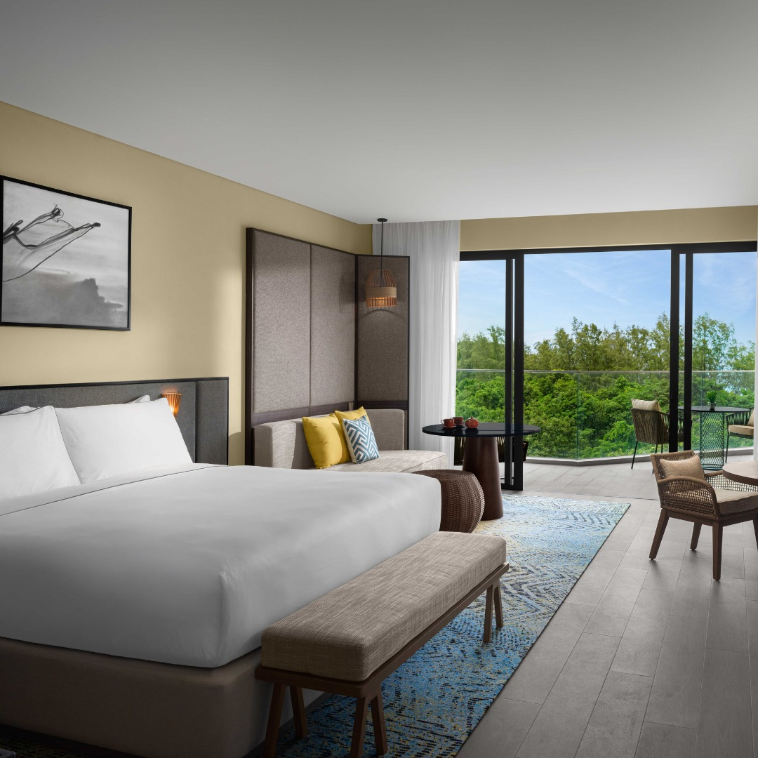 Phòng nghỉ sang trọng, view thoáng đãng tại Crowne Plaza Phú Quốc.