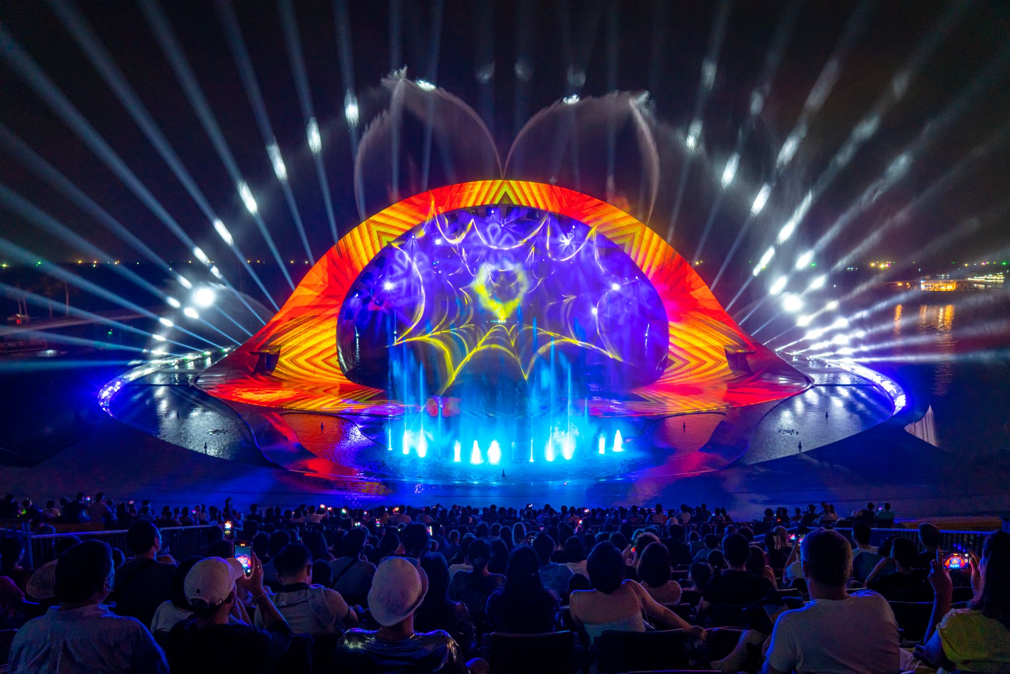 Các lớp hình ảnh 3D mapping chuyển động mang đến trải nghiệm thị giác sống động (Ảnh: Sưu tầm)