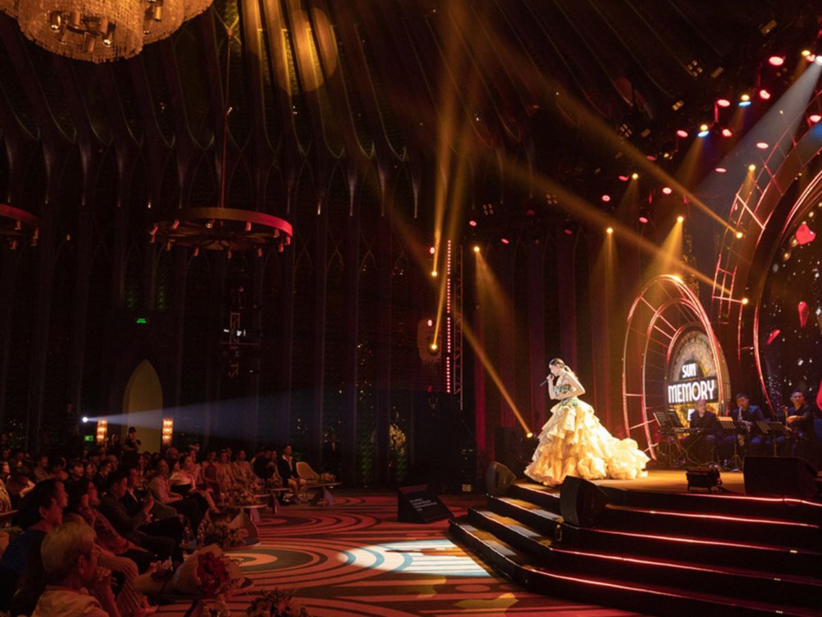 Không gian ballroom hiện đại tại Phú Quốc, nơi thể hiện xu hướng tổ chức sự kiện kết hợp hội nghị và nghỉ dưỡng đang được ưa chuộng.