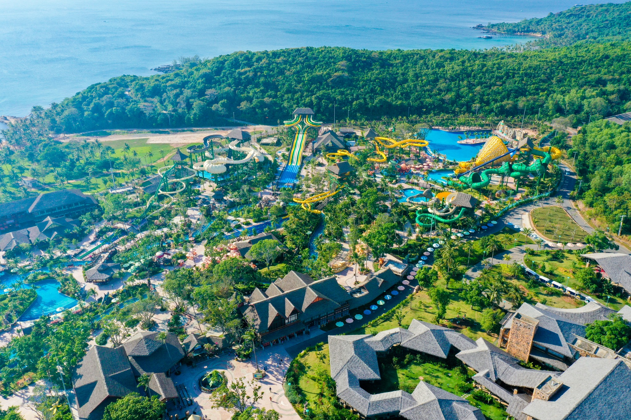 Toàn cảnh công viên nước tại Sun World Hon Thom nhìn từ trên cao