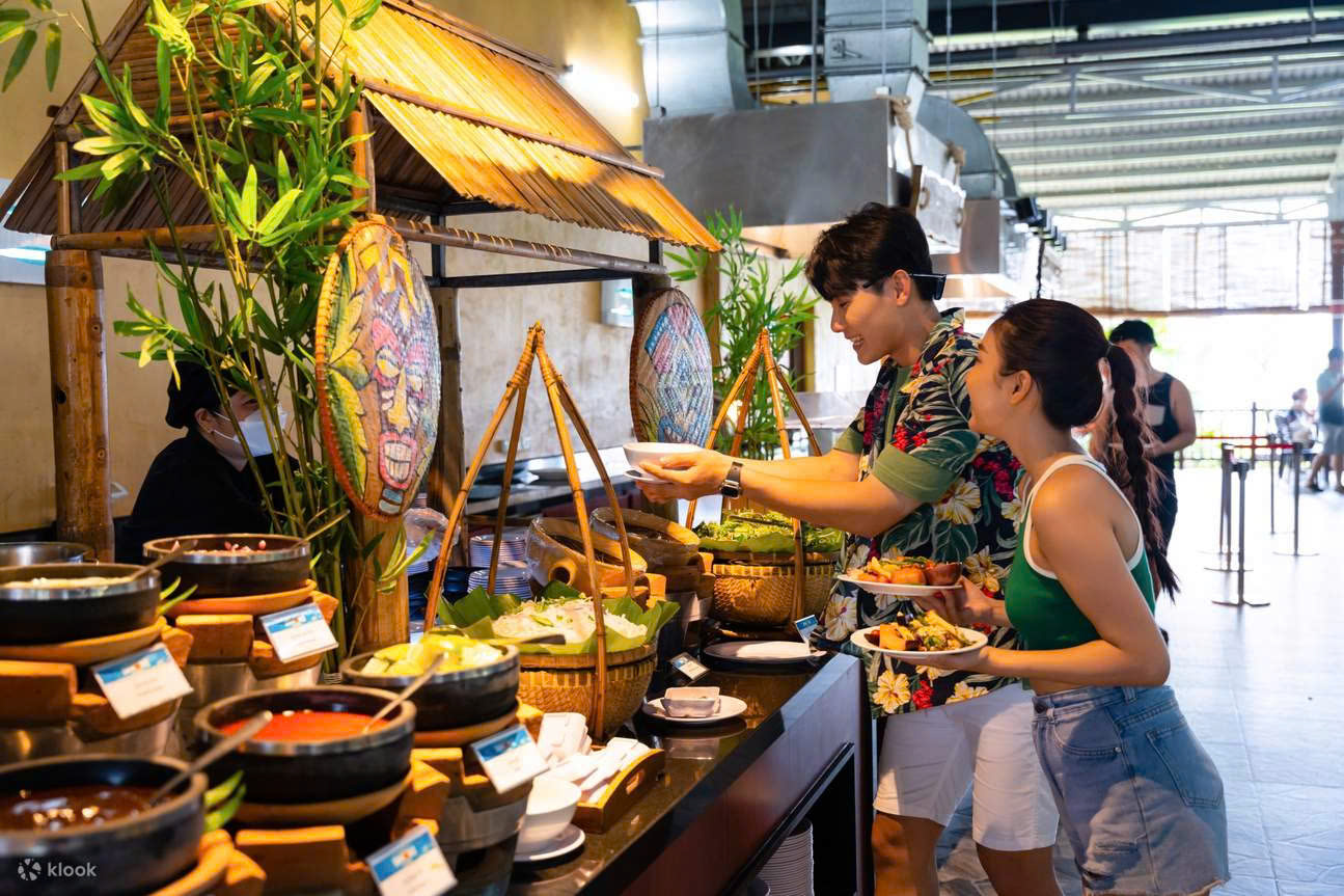 Du khách nên ưu tiên đặt combo kết hợp buffet nếu muốn trải nghiệm cả ngày tại Sun World Hon Thom