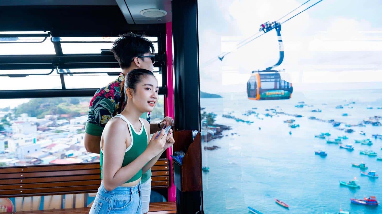 Du khách nên tham khảo kỹ quyền lợi từng loại combo để đặt vé đúng với nhu cầu của mình