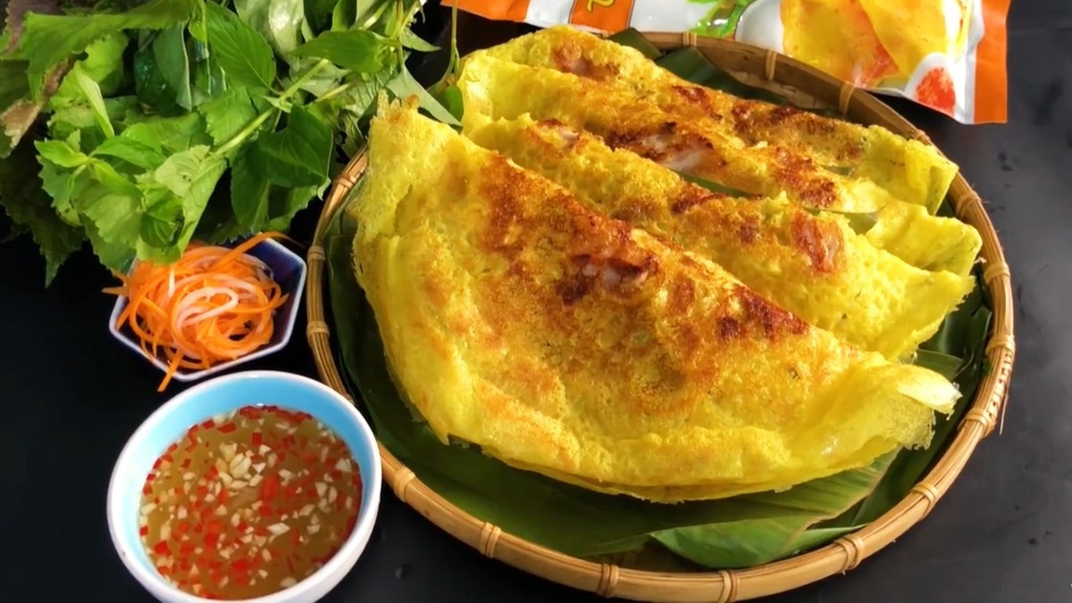 Bánh xèo Ngọc Thủy được chế biến theo phong cách miền Tây