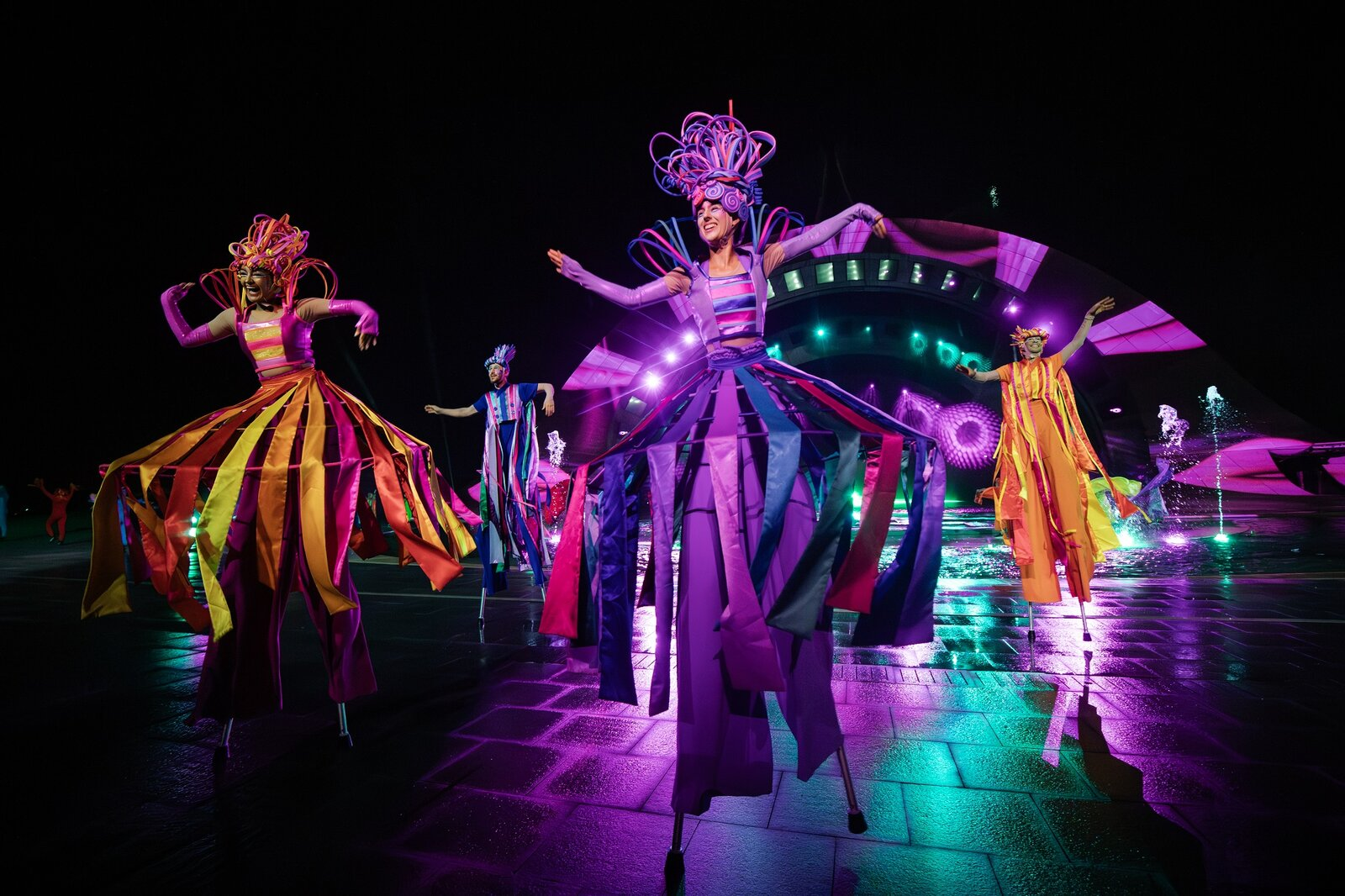 Những nghệ sĩ nước ngoài biểu diễn tại show Kiss of the Sea