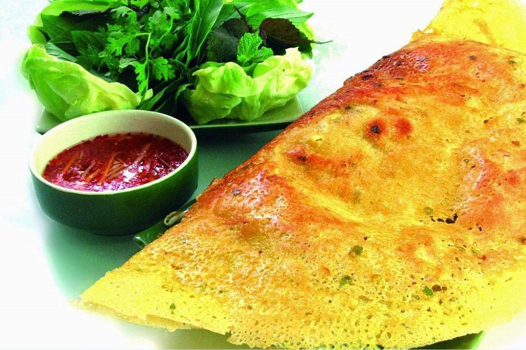 Bánh xèo với lớp vỏ vàng giòn và nhân thơm ngon