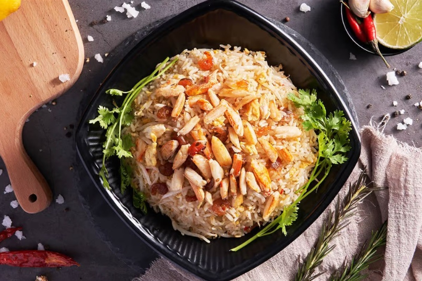 Món cơm ghẹ Phú Quốc được nhiều du khách yêu thích vì hương vị tươi ngon và đậm đà