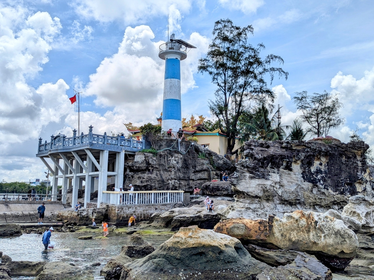 Tham quan và chiêm bái tại Dinh Cậu Phú Quốc