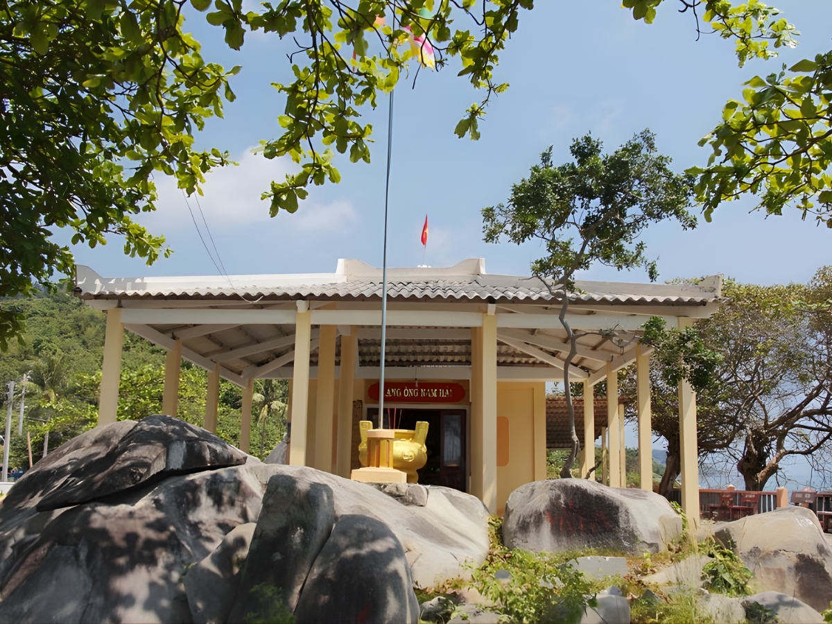 Lễ hội được tổ chức vào ngày 15 tháng 2 âm lịch tại khu vực Lăng Ông