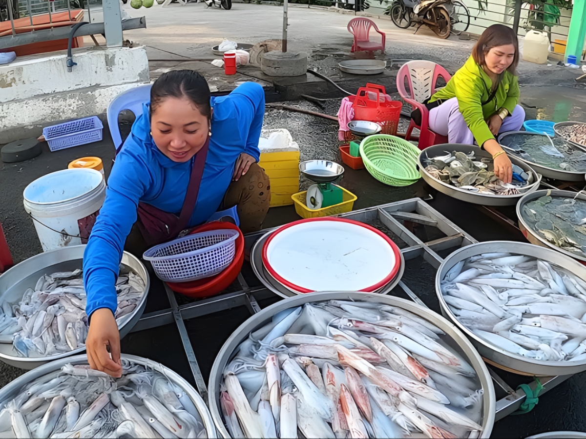 Chợ Cầu Sấu là khu chợ địa phương tại đặc khu Phú Quốc