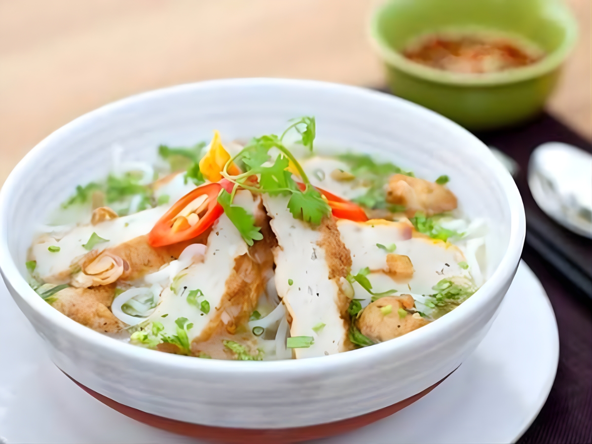 Quán bánh canh chả cá lâu đời, được người dân và du khách Phú Quốc đánh giá cao