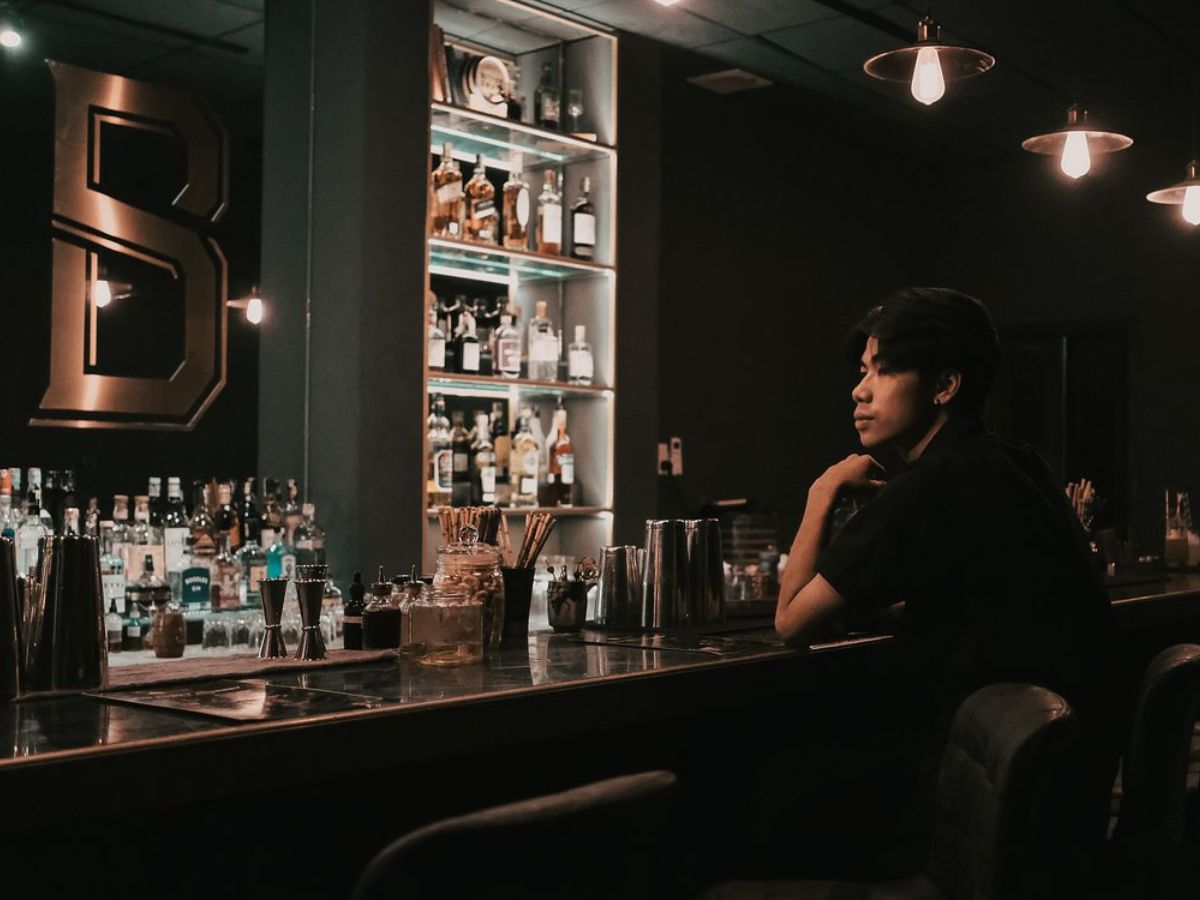 Quán bar Phú Quốc sở hữu không gian mở ven biển, mang đến cảm giác thư giãn nhẹ nhàng